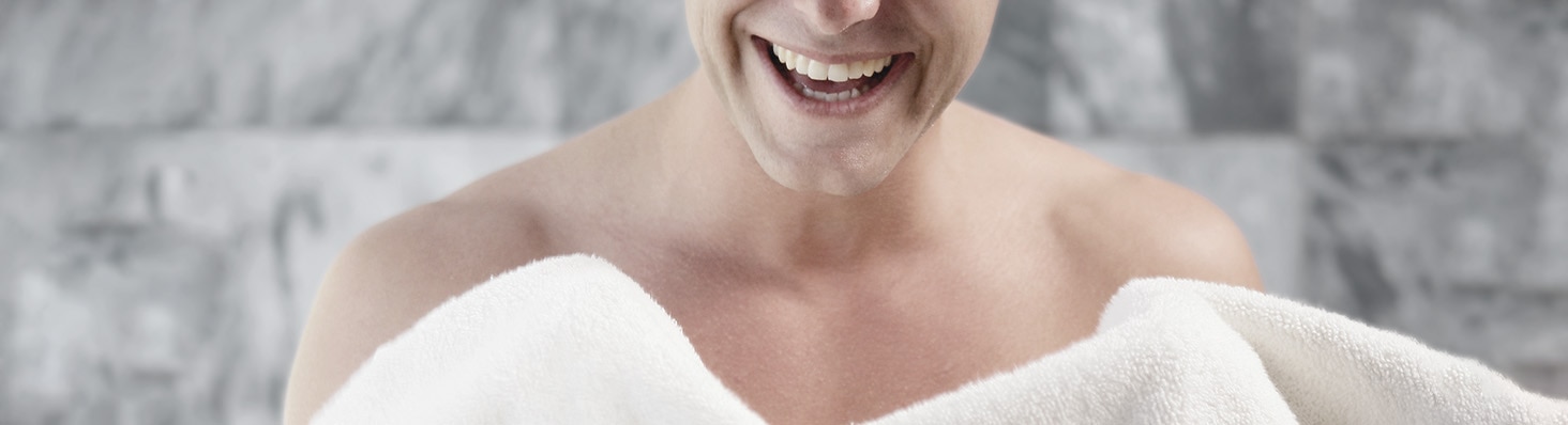 Rutina de cuidado de la piel de hombre